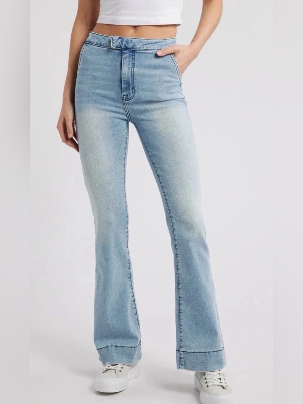 Hidden Happi High Rise Flare Jeans Light Blue Women’s Sz 28 NWT